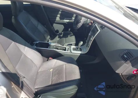 2011 Volvo S40 T5/T5 R-Design from USA, damaged, VIN YV1672MS5B2543438